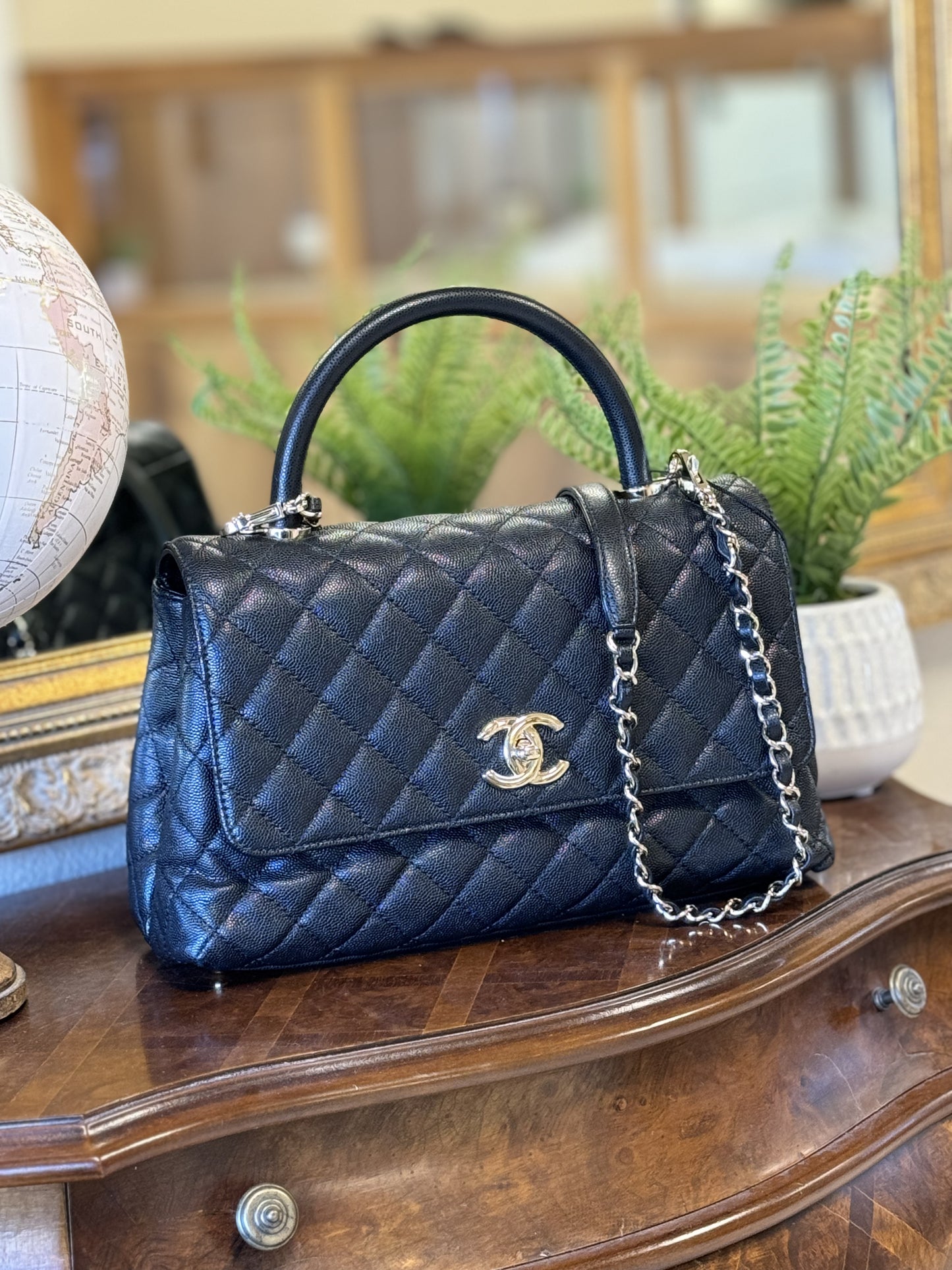 CHANEL
Caviar Quilted Medium Coco Handle Flap Black