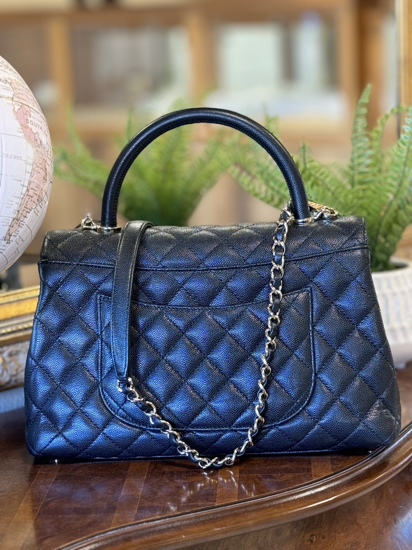 CHANEL
Caviar Quilted Medium Coco Handle Flap Black