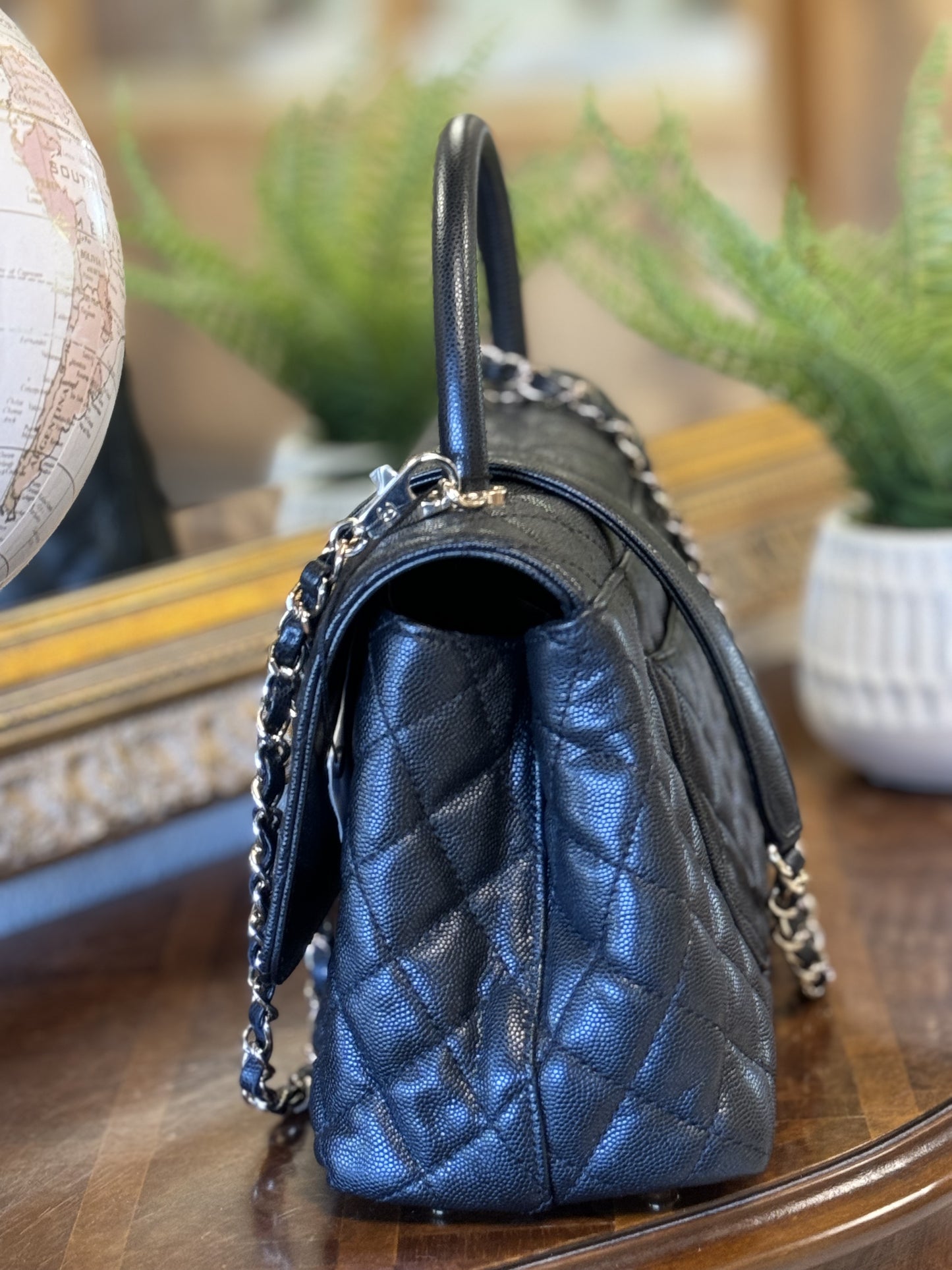 CHANEL 
Caviar Quilted Medium Coco Handle Flap Black